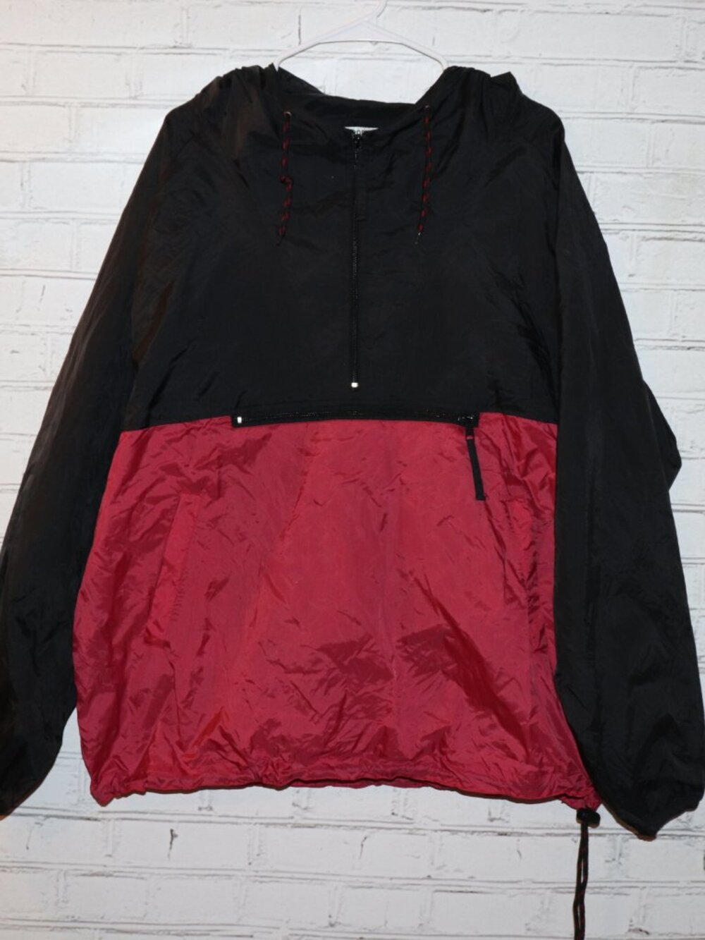 🧥 Retro Harbortec Sport Windbreaker · L/XL · Black & Red